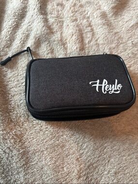 Heylo Black Zip Travel Case